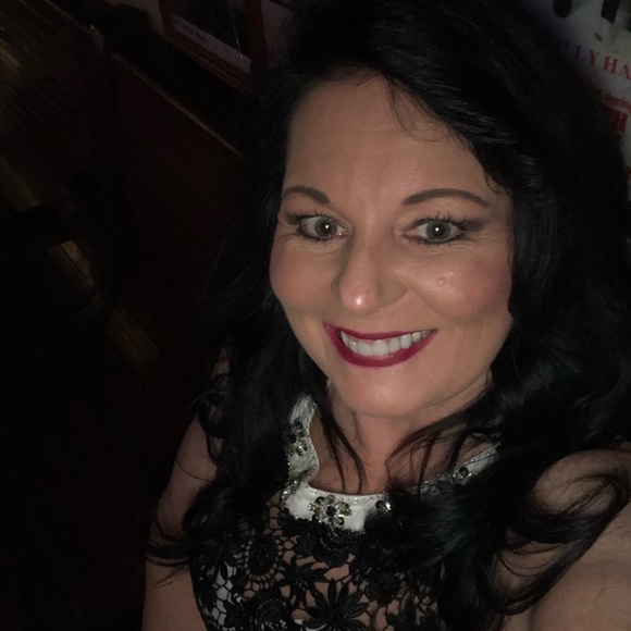 Meet your Posher, Vivian - Picture 3 of 4